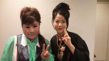 2009.05.15 NHK-BSごきげん歌謡笑劇団の収録。本番直前 坂本冬美さんと 